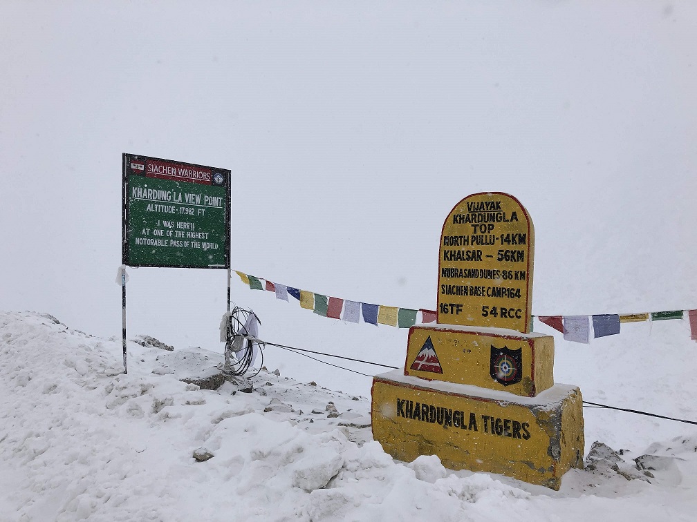 Khardung La in Winter