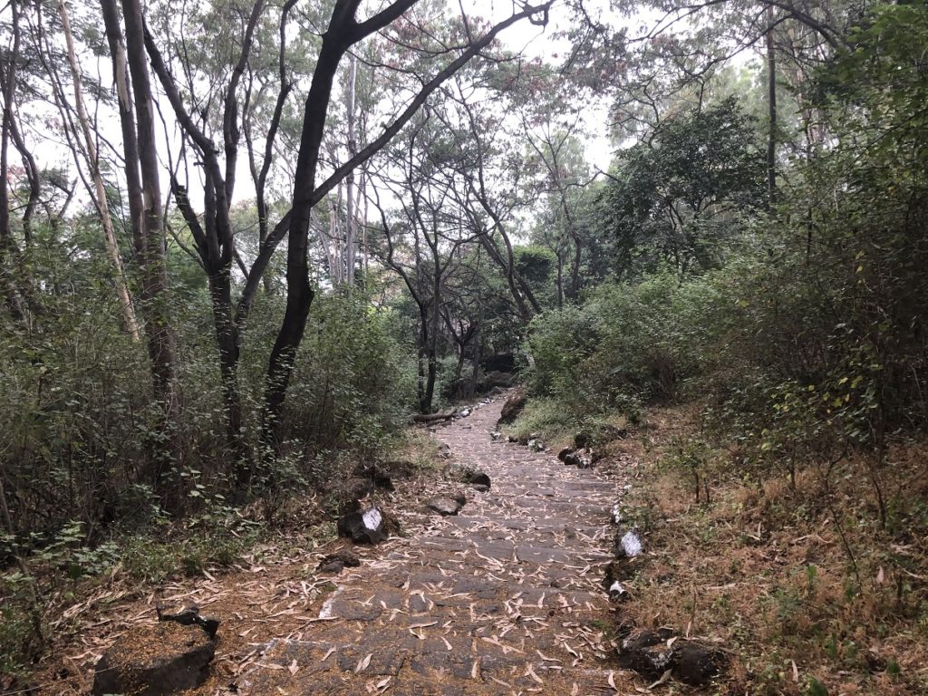 Ajikyatara Fort Satara  - Approach from Maruti Mandir
