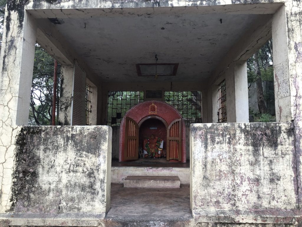 Ajikyatara Fort Satara  - Approach from Maruti Mandir