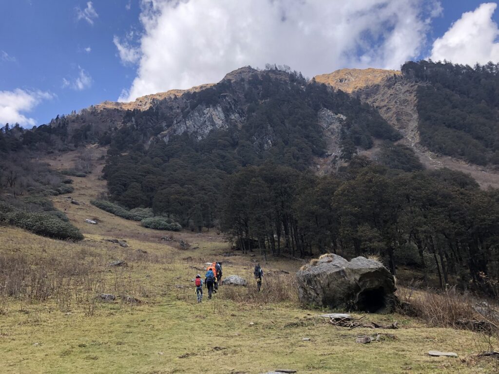 Gidara Bugyal Trek - Rikoda to Dhokrani - Thiriya campsite