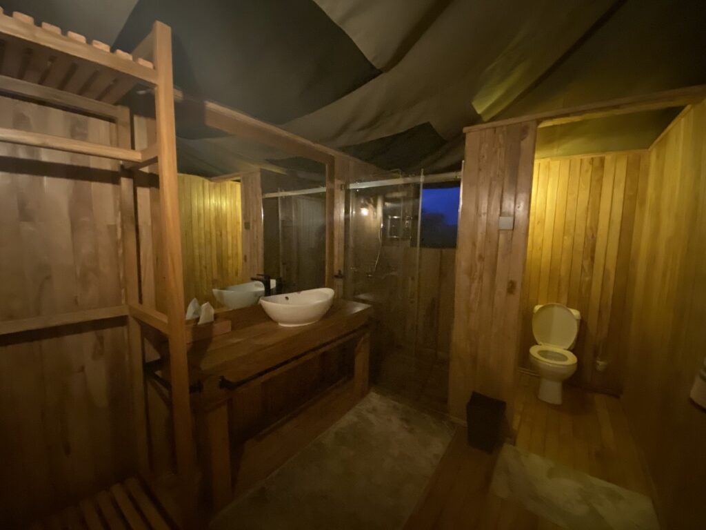 Signature Serengeti Camp Family Bathroom