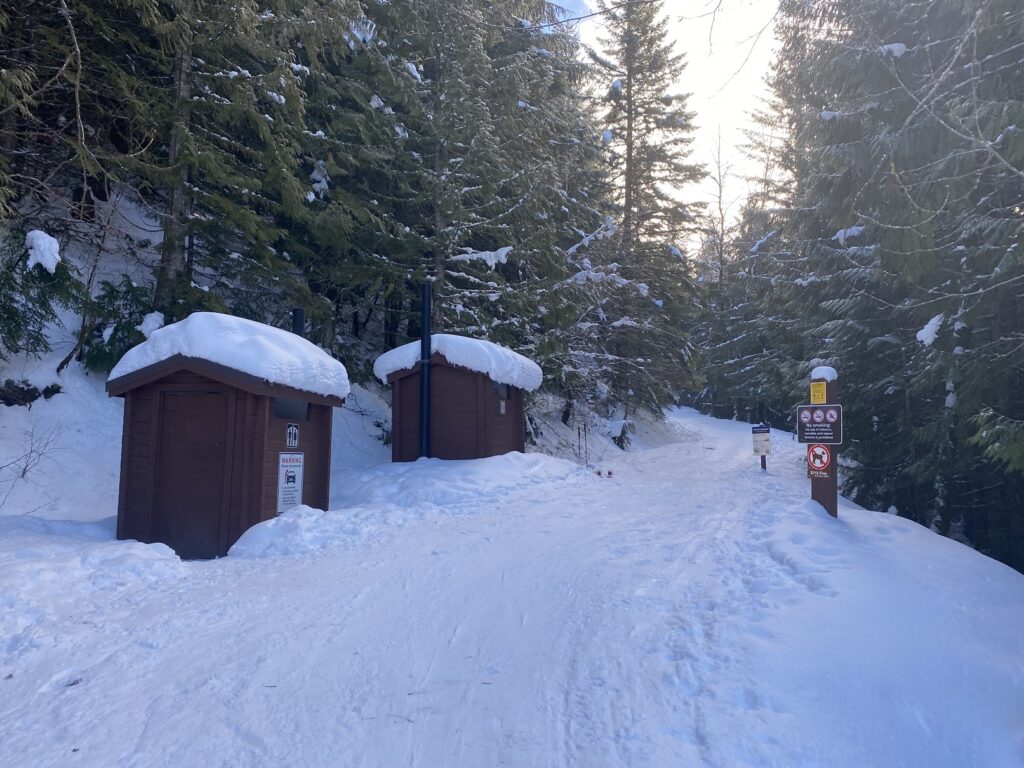 Elfin Lakes Trailhead
