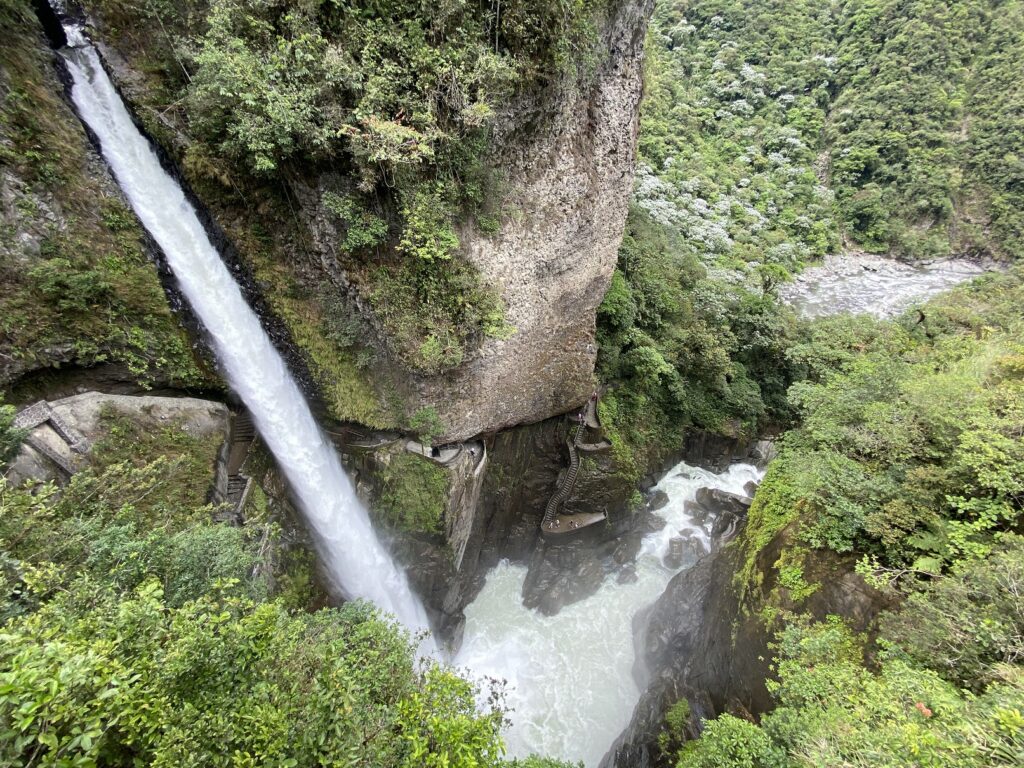 Banos Cascada el Pailon