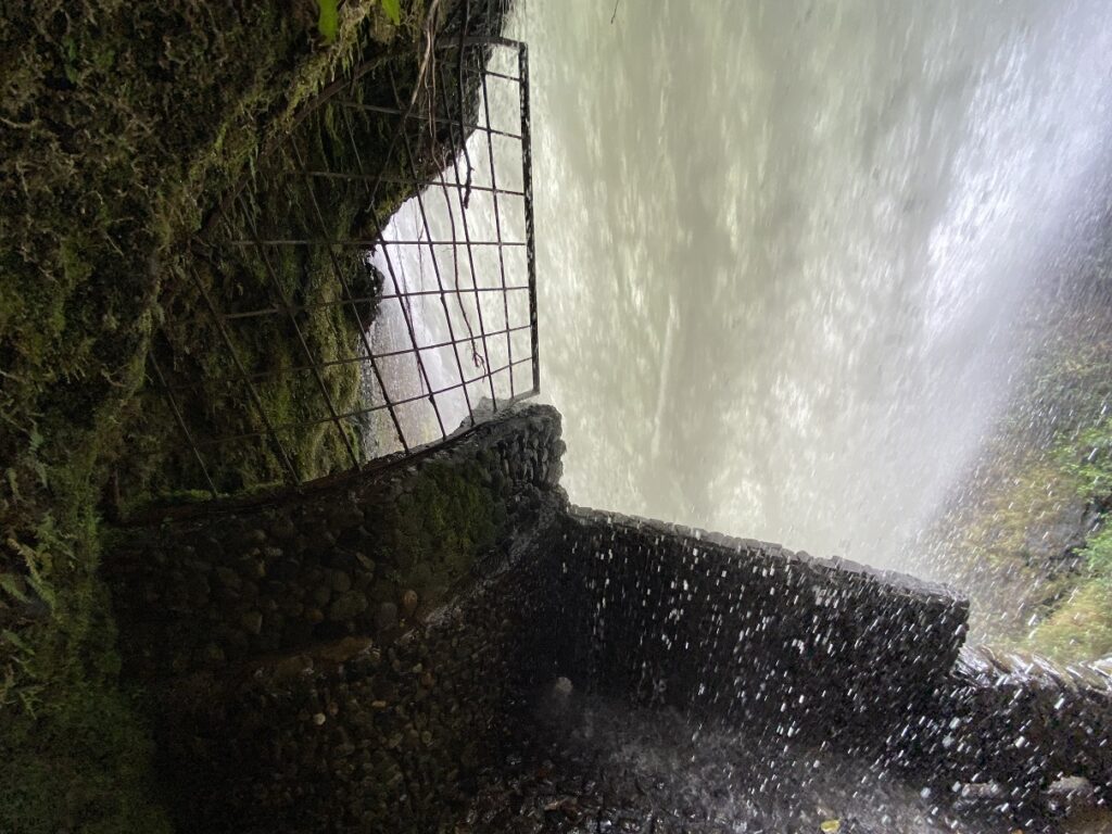 Banos Cascada el Pailon