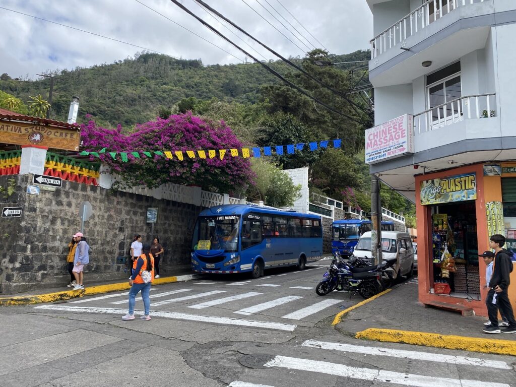 Banos to Pailón del Diablo Bus