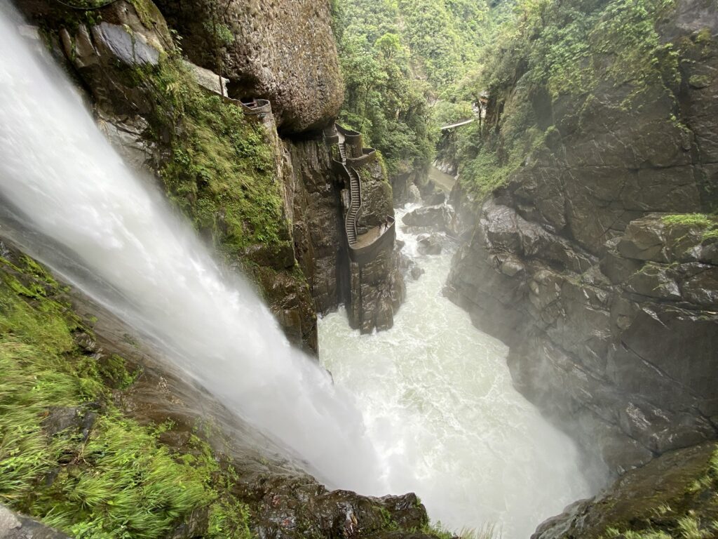 Ecuador Andes Banos Cascada el Pailon